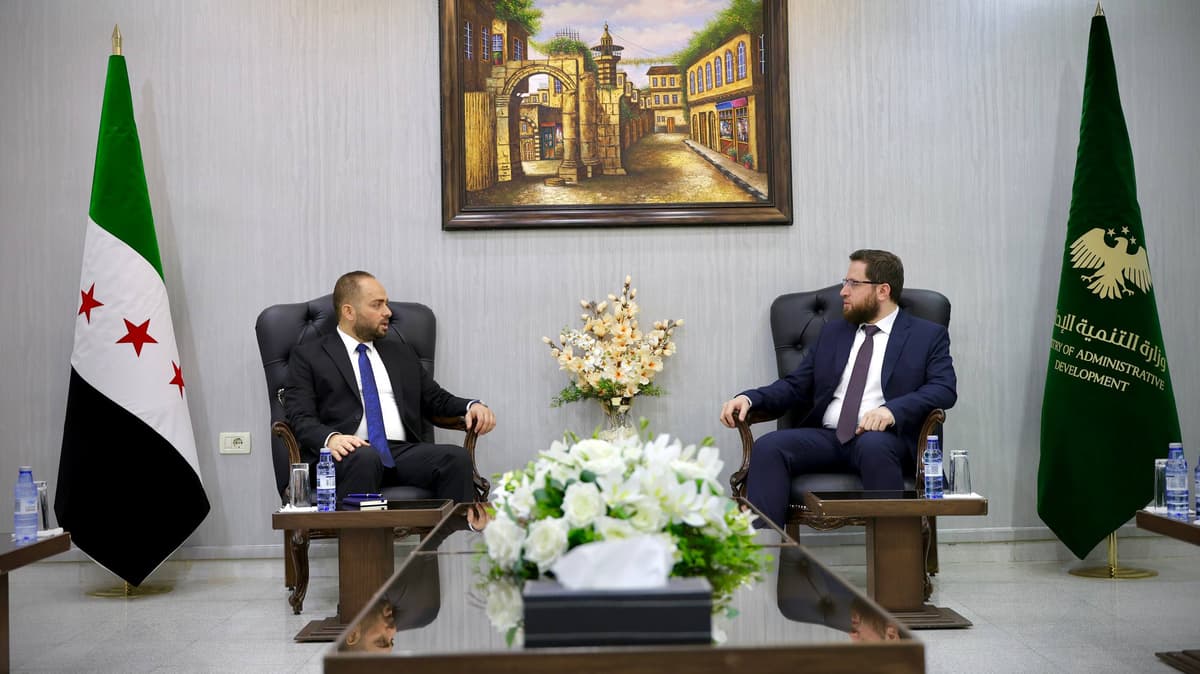 وزير التنمية الإدارية يستقبل القائم بأعمال السفارة السورية لدى السعودية لبحث آفاق التعاون في تطوير الإدارة العامة
