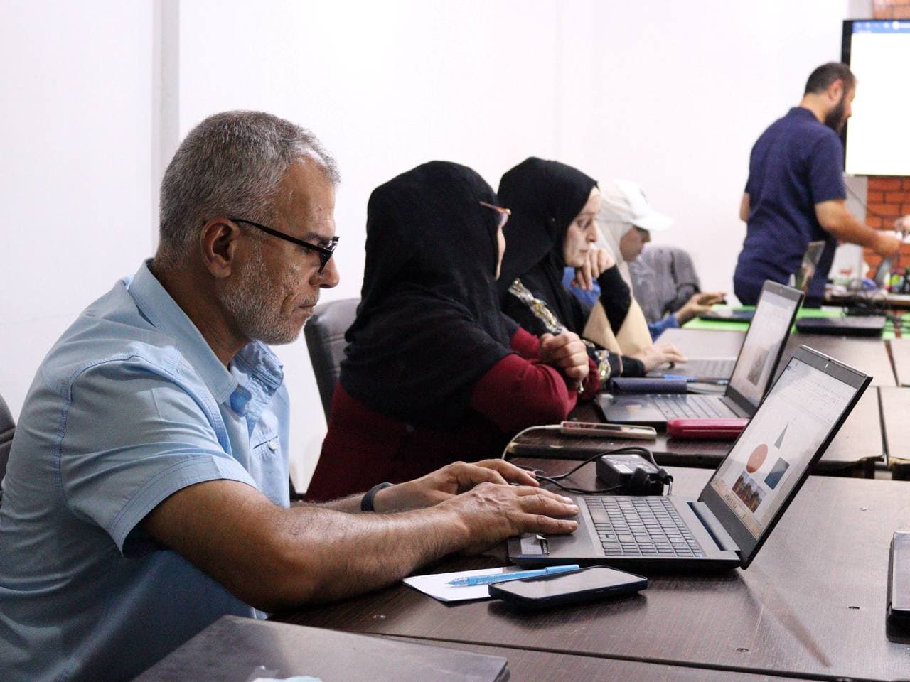 مديرية التنمية الإدارية في الرقة تطلق حزمة تدريبية لتعزيز المهارات الرقمية للكوادر الإدارية