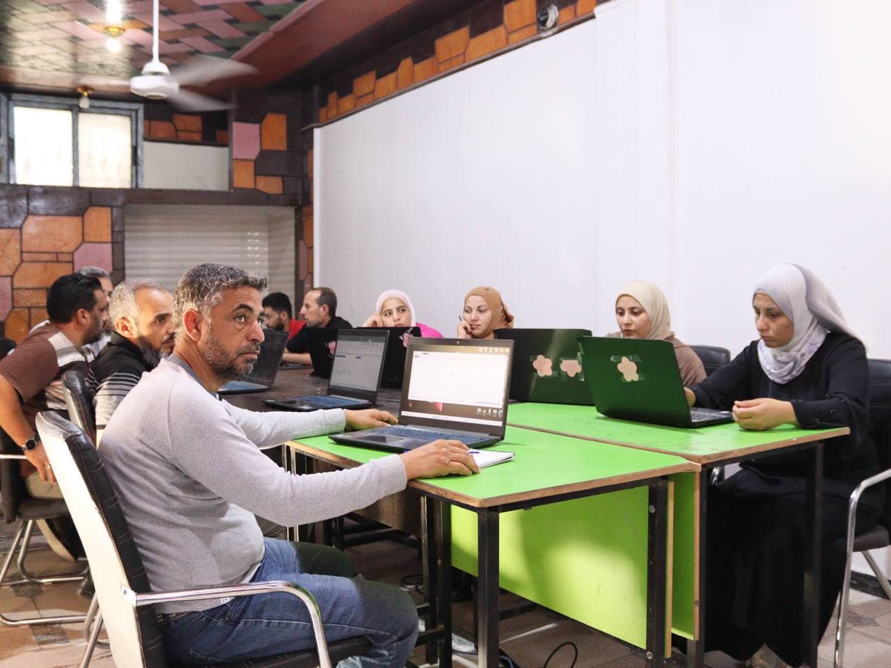 مديرية التنمية الإدارية في الرقة تطلق حزمة تدريبية لتعزيز المهارات الرقمية للكوادر الإدارية