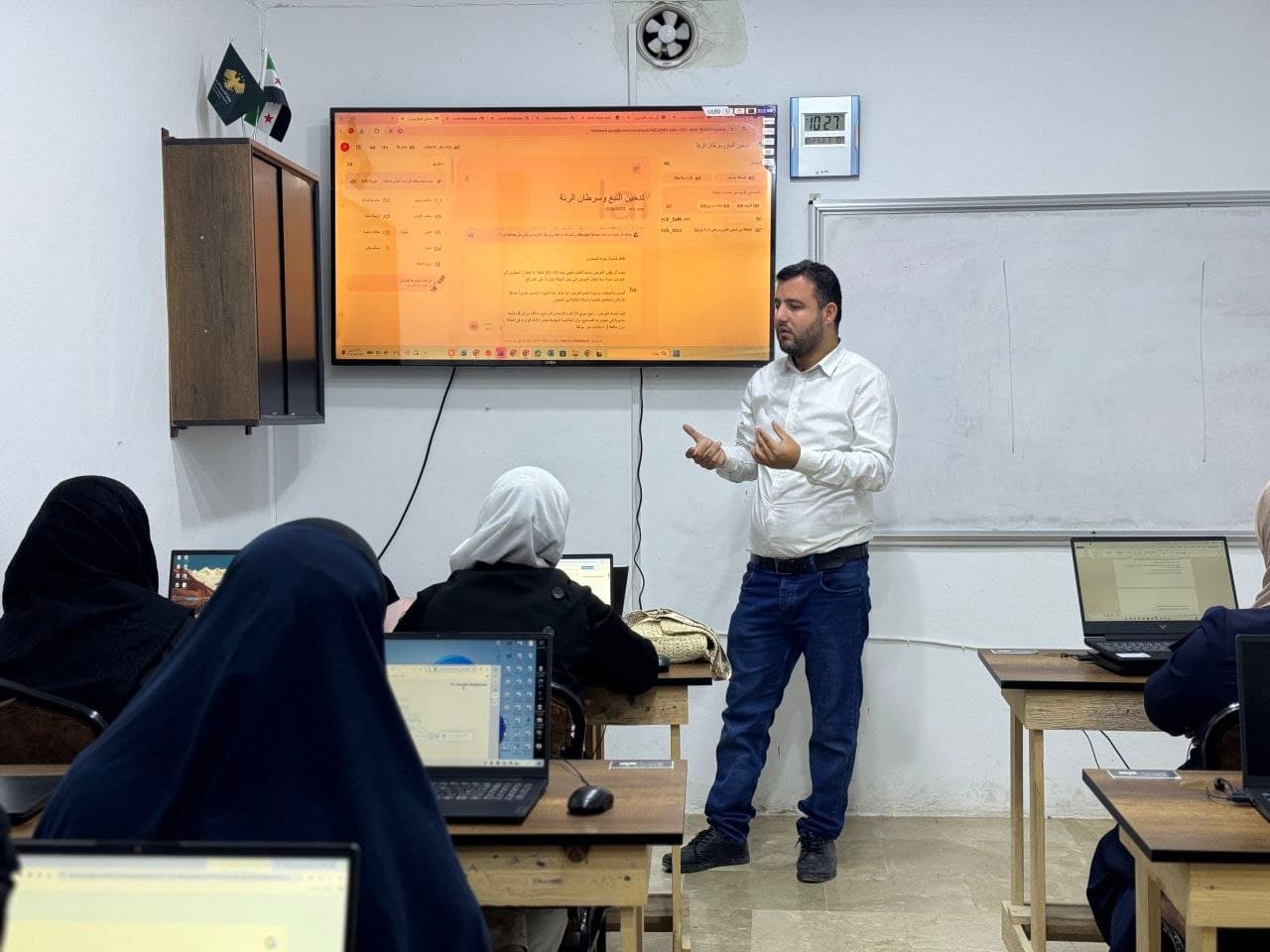 مديرية التنمية الإدارية في إدلب تنظم تدريباً حول أساسيات استخدام الذكاء الاصطناعي
