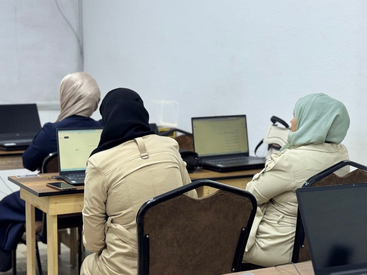مديرية التنمية الإدارية في إدلب تنظم تدريباً حول أساسيات استخدام الذكاء الاصطناعي