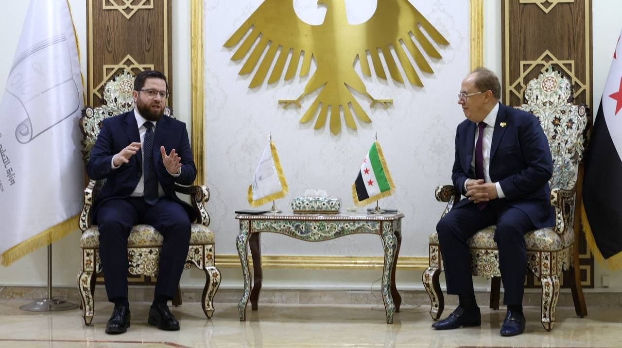 وزير التنمية الإدارية السيد محمد حسان السكاف يبحث مع وزير التعليم العالي والبحث العلمي الدكتور مروان الحلبي آليات تطبيق النظام الرقمي لإدارة الموارد البشرية والتحول المؤسسي في الوزارة والجهات التابعة لها.
