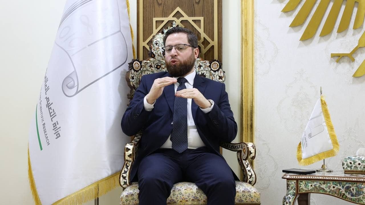 وزير التنمية الإدارية السيد محمد حسان السكاف يبحث مع وزير التعليم العالي والبحث العلمي الدكتور مروان الحلبي آليات تطبيق النظام الرقمي لإدارة الموارد البشرية والتحول المؤسسي في الوزارة والجهات التابعة لها.