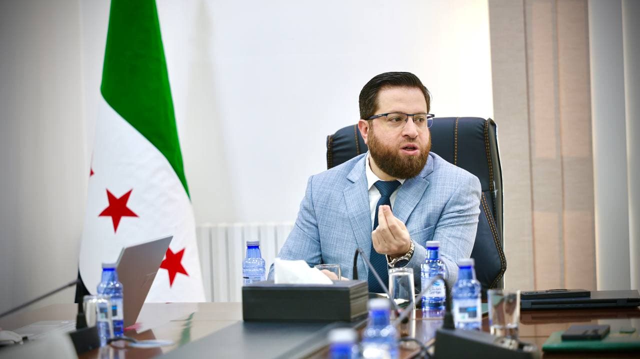 جلسة تقييمية لضبط بوصلة الأولويات وتعزيز كفاءة الأداء المؤسسي في مديرية التنمية الإدارية بريف دمشق